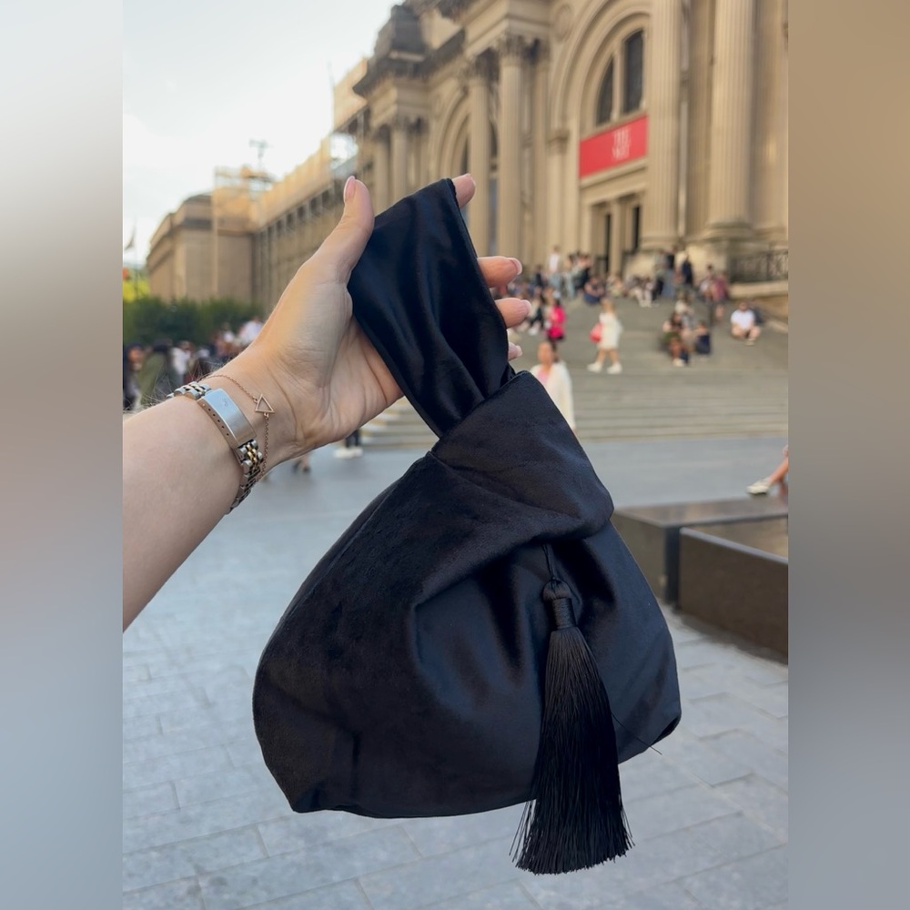 Chic Black Velvet Wristlet Knot Mini Tassel Bag - Picture 4 of 13